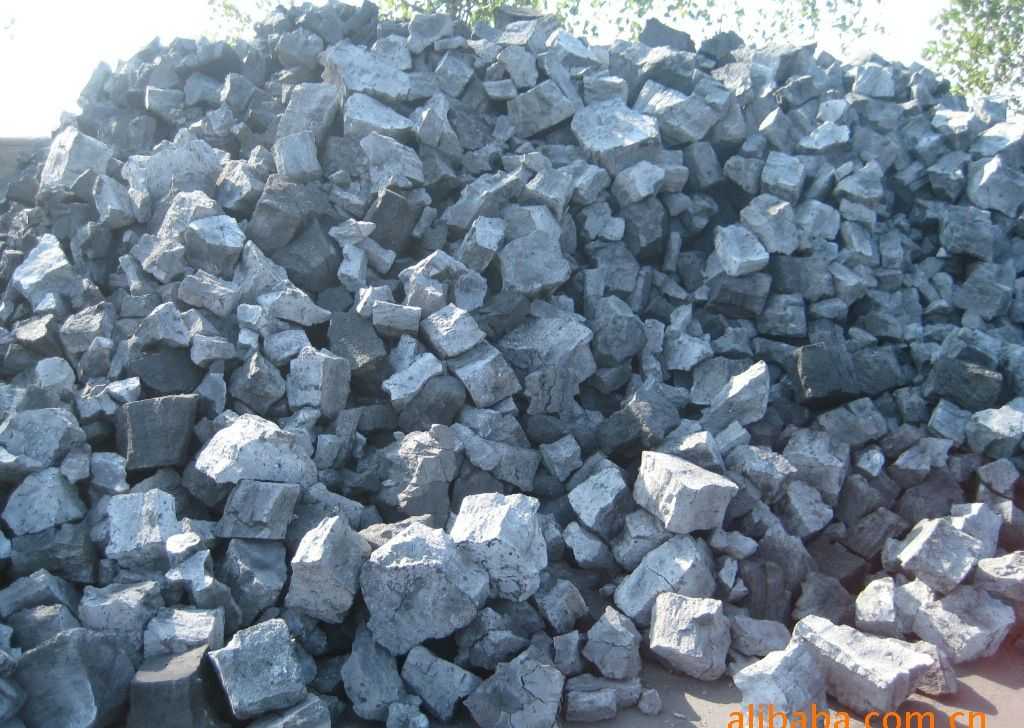 全自動液壓對輥制砂機(jī)工作現(xiàn)場